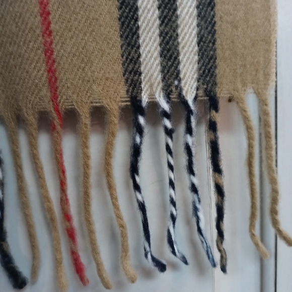 Burberry Vintage Check Brushed-Cashmere Scarf - Picture 7 of 14